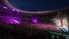 Miles de espectadores durante el concierto del dúo Estopa, en el Estadio Metropolitano, a 22 de junio de 2024, en Madrid (España). Estopa es un dúo español de rumba catalana formado por los hermanos David y José Manuel Muñoz. Arranca hoy su 'Gira 25 Aniversario', en la que presentan las canciones de su último disco, ‘Estopía’.
22 JUNIO 2024;ESTOPA;ESTOPÍA;ESTADIO METROPOLITANO;HERMANOS;GIRA;MÚSICOS;25 ANIVERSARIO;
Ricardo Rubio / Europa Press
22/06/2024