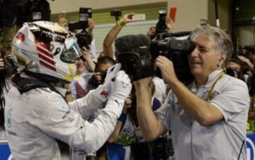 El piloto británico de Mercedes-AMG Lewis Hamilton gana el GP de Abu Dhabi en el circuito de Yas Marina y se proclama por segunda vez  campeón del mundo de Fórmula Uno.