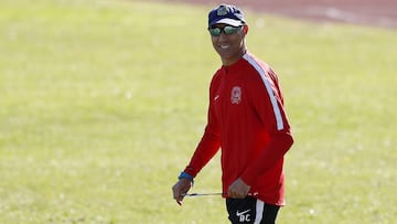 Antonio Calder&oacute;n, en el entrenamiento del Fuenlabrada.