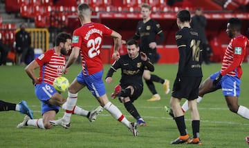 Messi marca el 0-2 al Granada. 
