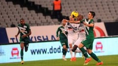 El Atlético espió ayer a
Gökhan Töre y a Ozan Tufan