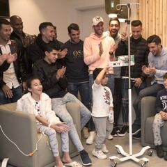 El Espanyol recupera la sonrisa
en su visita a los hospitales