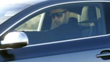 Benzema, conduciendo.