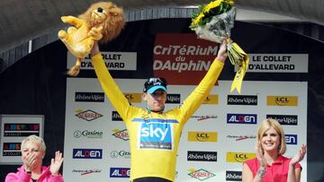 Bradley Wiggins posa con el jersey de l&iacute;der en el Criterium del Dauphin&eacute; de 2011.
 