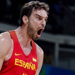 España sufre hasta el final pero evita la catástrofe ante Nigeria