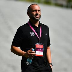 Pedro López: “El futuro del fútbol femenino está en España”