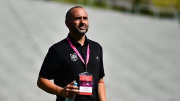 Pedro López en un partido con la selección española sub-19