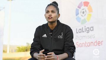 Houriya Al Taheri es la entrenadora del Abu Dhabi Team.