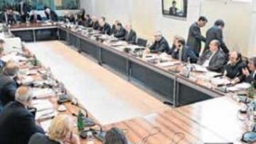 <b>REUNIÓN DE HORAS. </b>Los miembros del Consejo Mundial de la FIA mantuvieron una larguísima deliberación sobre la sanción al equipo McLaren Mercedes.