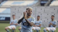 Carles Pérez durante su presentación con el Celta.