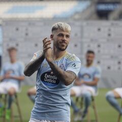 Oficial: Carles Pérez, primer fichaje de Benítez