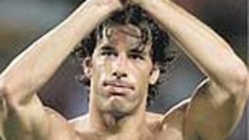 <b>ADIÓS. </b>Van Nistelrooy se marchó de Portugal criticando a Frisk.