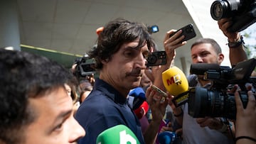 Javier Enriquez, son of Spanish former vice president of Spain's Technical Committee of Referees Jose Maria Enriquez Negreira leaves the Ciutat de la Justicia courthouse after a hearing on the ongoing FC Barcelona corruption case regarding alleged bribery payments to former refereeing chief, in Barcelona, on September 18, 2025. Last year Barcelona and several of the Spanish champions' former directors were charged with bribery after alleged payments to the former Spanish refereeing vice-president Jose Maria Enriquez Negreira, who held the post for 25 years. Negreira allegedly earned over seven million euros ($7.6 million) from Barcelona between 2001 and 2018, through companies supposedly producing refereeing reports, according to the club. (Photo by Josep LAGO / AFP)