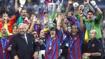Puyol levanta la primera de las cuatro Champions de la década del Barça.