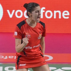 Carolina Marín derrota a Saina Nehwal en la Liga de la India