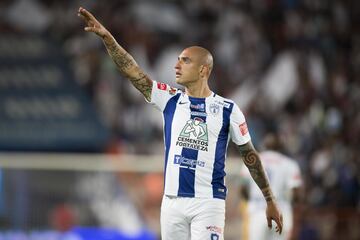 Llegó a la Liga MX para jugar con Pumas en 2013, donde tuvo un paso efímero. Regresó para la campaña 2014-15 con Pachuca, donde anotó algunos goles antes de partir al Internacional de Brasil.