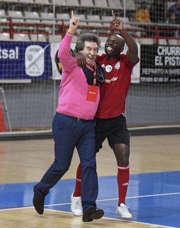 Partido benéfico entre Amigos de Benjamín y Ortiz contra Amigos de Ricardinho en el Polideportivo Municipal Jorge Carbajosa de Torrejón de Ardoz para el fomento del deporte en Guinea Ecuatorial.