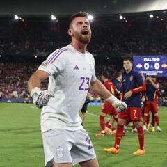 Unai Simón se ‘reconcilia’ con De la Fuente