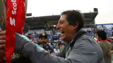 Mario Salas aún festeja el título obtenido con Universidad Católica.