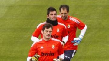 EN FORMA. Casillas, Adán y Diego López, ayer durante el entrenamiento en Valdebebas.