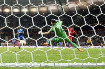 El 27 de mayo de 2015 final de la Copa de la Europa League disputada en Varsovia, Polonia. El Sevilla ganó 2-3. Carlos Bacca anota el 3-2.