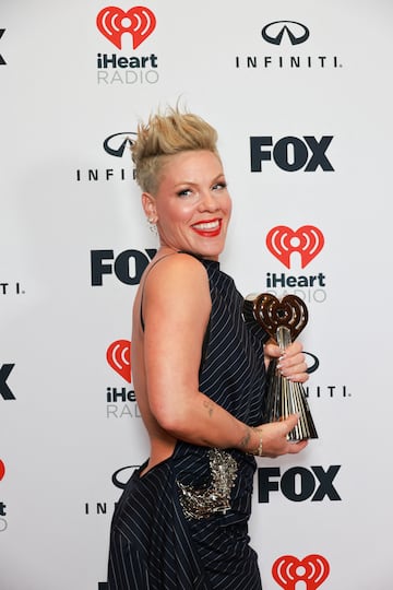 P!nk durante la alfombra roja de los iHeartRadio Music Awards 2023.