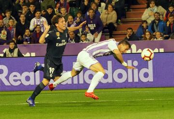 Jugada del penalti de Odriozola a Oscar Plano.