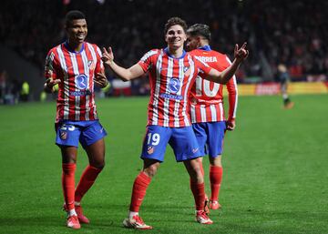 Soccer Football - Champions League - Atletico Madrid v Bayer Leverkusen - Metropolitano, Madrid, Spain - January 21, 2025 Atletico Madrid's Julian Alvarez celebrates scoring their second goal with Reinildo Mandava REUTERS/Isabel Infantes