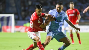 Futbol, Deportes Iquique vs Universidad Catolica.
Fecha 8, Campeonato Nacional 2024.
El jugador de Universidad Catolica Alexander Aravena, izquierda, disputa el balon con Cesar Gonzalez de Deportes Iquique durante el partido de primera division realizado en el estadio Tierra de Campeones de Iquique, Chile.
13/04/2024
Johan Berna/Photosport

Soccer, Deportes Iquique vs Universidad Catolica.
Date 8, National Championship 2024.
Universidad Catolica player Alexander Aravena, left, vies for the ball against Deportes Iquique during the first division match held at the Tierra de Campeones stadium in Iquique, Chile.
13/04/2024
Johan Berna/Photosport


