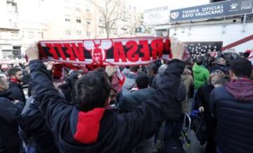 Las protestas de la afición de Rayo contra el fichaje de Zozulya y Martín Presa