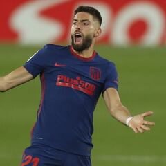 Carrasco se echa el equipo a la espalda
