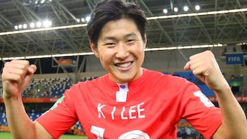 Kang In Lee celebra su gol.