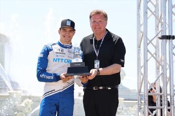 Se llega al ecuador de la temporada. El catal芍n volvi車 a la zona de privilegio con un podio como tercero en la victoria de O*Ward, el primero en repetir 谷xito y nuevo l赤der del campeonato americano por un punto. El mexicano remont車 desde el 17? y pesc車 en el r赤o revuelto de las banderas amarillas finales para llegar a la de cuadros l赤der por delante de Newgarden.