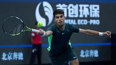 Carlos Alcaraz, durante su partido contra Lorenzo Musetti en el China Open.