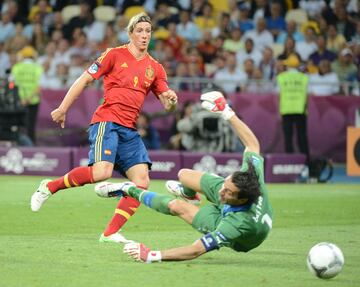 El "Niño" marcó el 3-0 a Italia en la final de la Eurocopa de 2012. Consiguió su segundo trofeo europeo de selecciones además de conseguir la Bota de Oro del torneo. 
