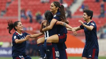 Universidad de Chile vs Universidad Católica.
Cuarta fecha, segunda vuelta Campeonato femenino 2019.
La jugadora de Universidad de Chile Daniela Zamora celebra con sus compañeros despues de convertir un gol contra Universidad Catolica durante el partido de primera division femenino realizado en el estadio Nacional de Santiago, Chile.
25/08/2019
Martin Thomas/Photosport
Football, Universidad de Chile vs Universidad Catolica.
Fourth date, second round feminine Championship 2019.
Universidad de Chile's player Daniela Zamora celebrates with teammates after scoring against Universidad Catolica during the first division feminine football match held at Nacional stadium in Santiago, Chile.
25/08/2019
Martin Thomas/Photosport