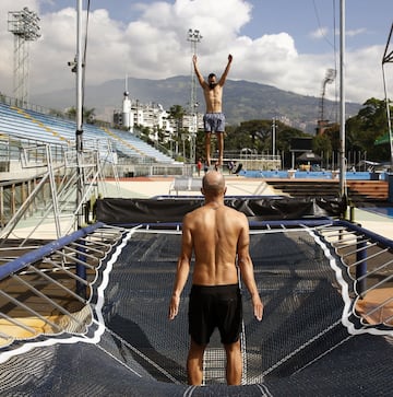 En imágenes: Nadadores vuelven a entrenar en Medellín