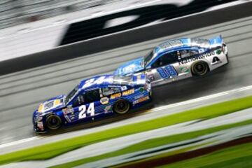 Chase Elliott (24) y Dale Earnhardt Jr. (88).