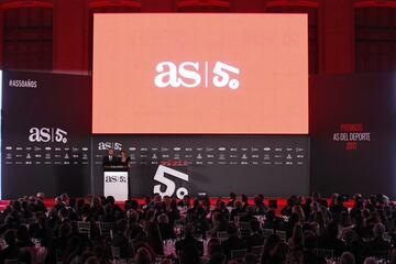 Dani Garrido y laura Martínez, los presentadores de la Gala As 50 aniversario.