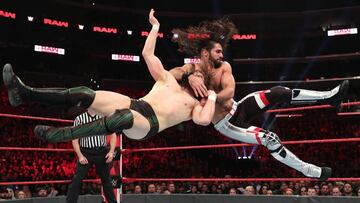 Seth Rollins y Daniel Bryan durante su combate en el episodio de Raw del 17 de junio.