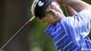 <B>LÍDER.</B> El norteamericano comenzó con un bogey, pero se recuperó y terminó con nueve birdies para presentar una tarjeta de 63 golpes.