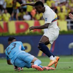 Jhon Córdoba, suspendido para visitar a Uruguay