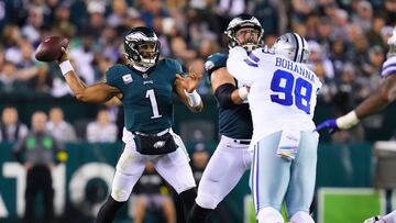 PHILADELPHIA, PENNSYLVANIA - OCTOBER 16: Jalen Hurts #1 of the Philadelphia Eagles throws the ball during the second quarter of the game against the Dallas Cowboys at Lincoln Financial Field on October 16, 2022 in Philadelphia, Pennsylvania. Mitchell Leff/Getty Images/AFP