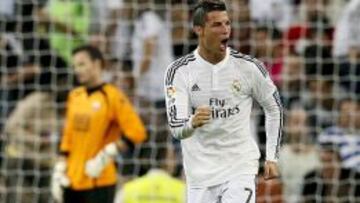 Cristiano Ronaldo celebra uno de sus goles al Elche.