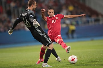Mijat Gacinovic y Pau López.