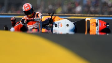 Marc Márquez tras su caída. 