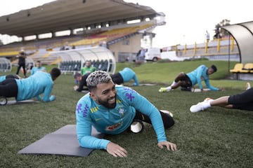 La Selección de Brasil realizó su primer entrenamientos en el estadio Metropolitano de Techo en Bogotá antes de viajar a Venezuela.