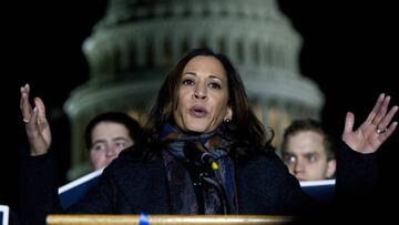 ARCHIVO - En esta foto de archivo del 19 de enero de 2018, la senadora demócrata por California Kamala Harris habla durante una manifestación en apoyo de la Acción Diferida para los Llegados en la Infancia (DACA) y para evitar que el gobierno cierre el Capitolio en Washington. .