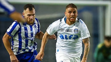 Gustavo Cuéllar durante un partido con Gremio de Porto Alegre.