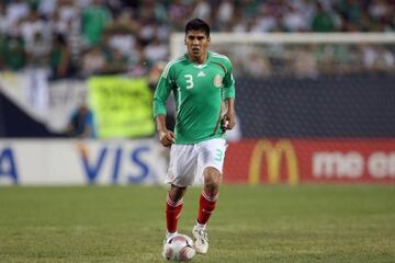 Carlos Salcido, conocido por ocupar la lateral izquierda de la selección en diversas ocasiones, tiene 10 partidos jugados con México en Copa del Mundo.